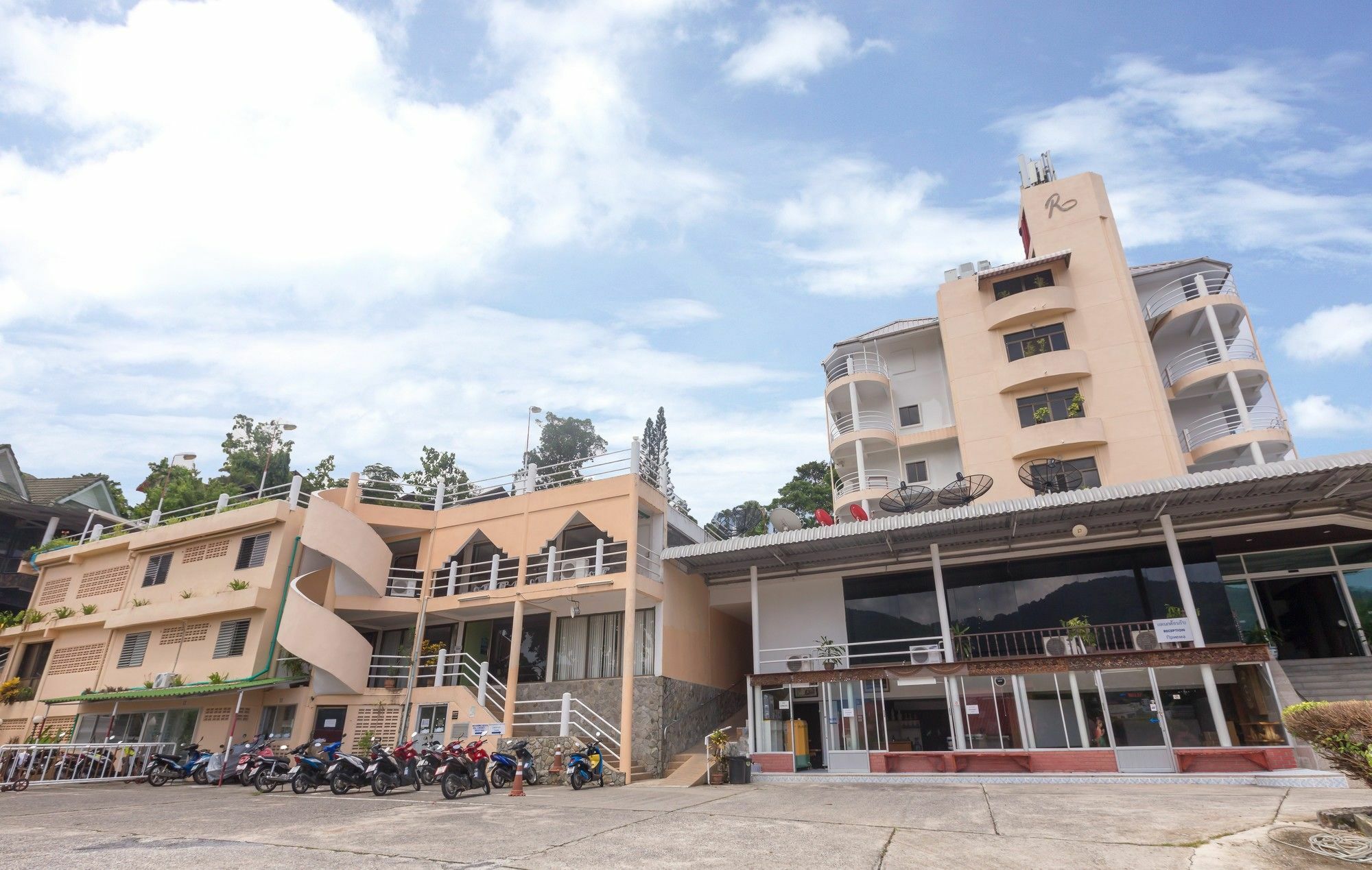 Patong 7Days Premium Hotel Phuket エクステリア 写真