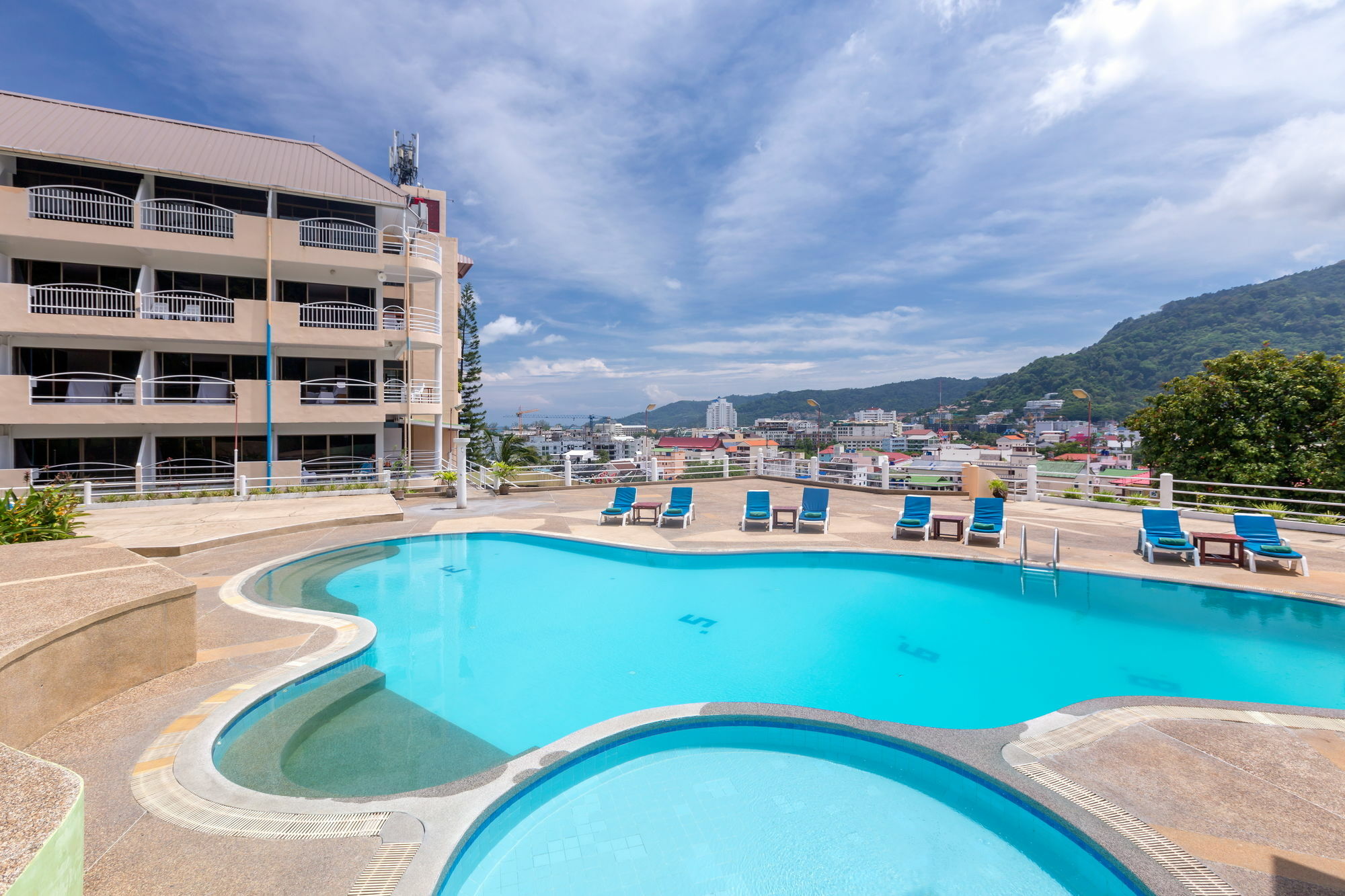 Patong 7Days Premium Hotel Phuket エクステリア 写真
